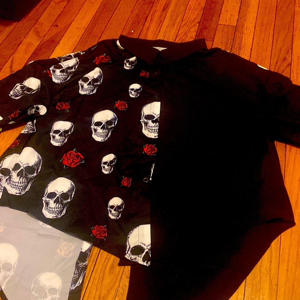 A blazer black white and red roses size 1xl